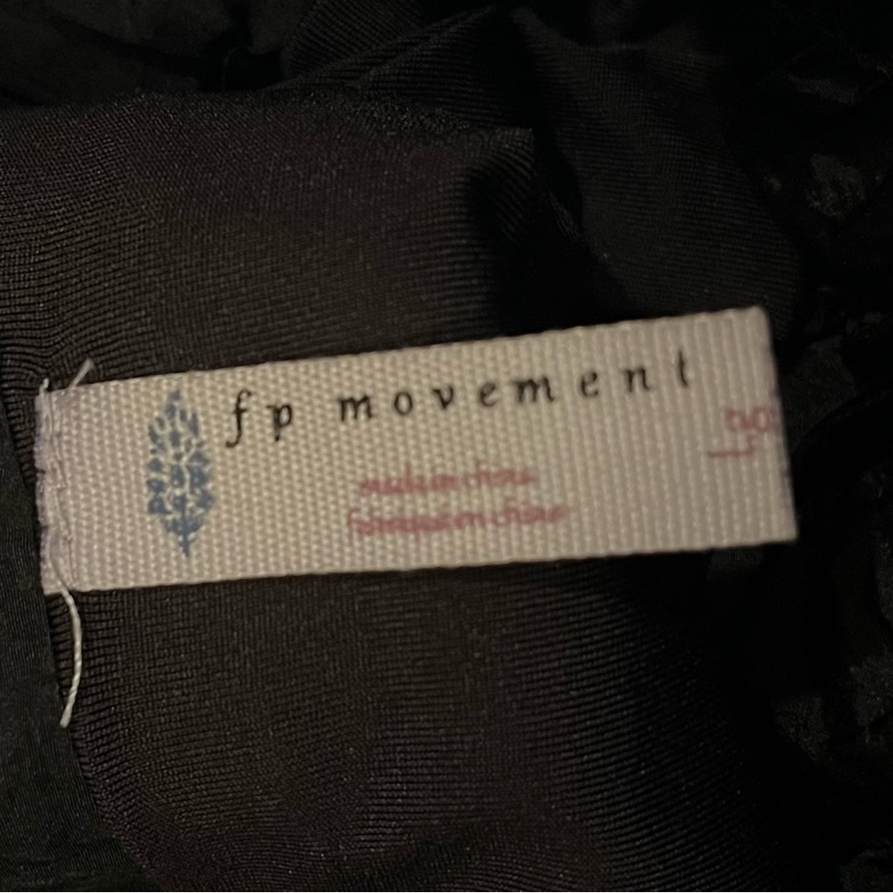 Free People FP Movement Black Women's Athletic Shorts Size Large - Picture 8 of 10